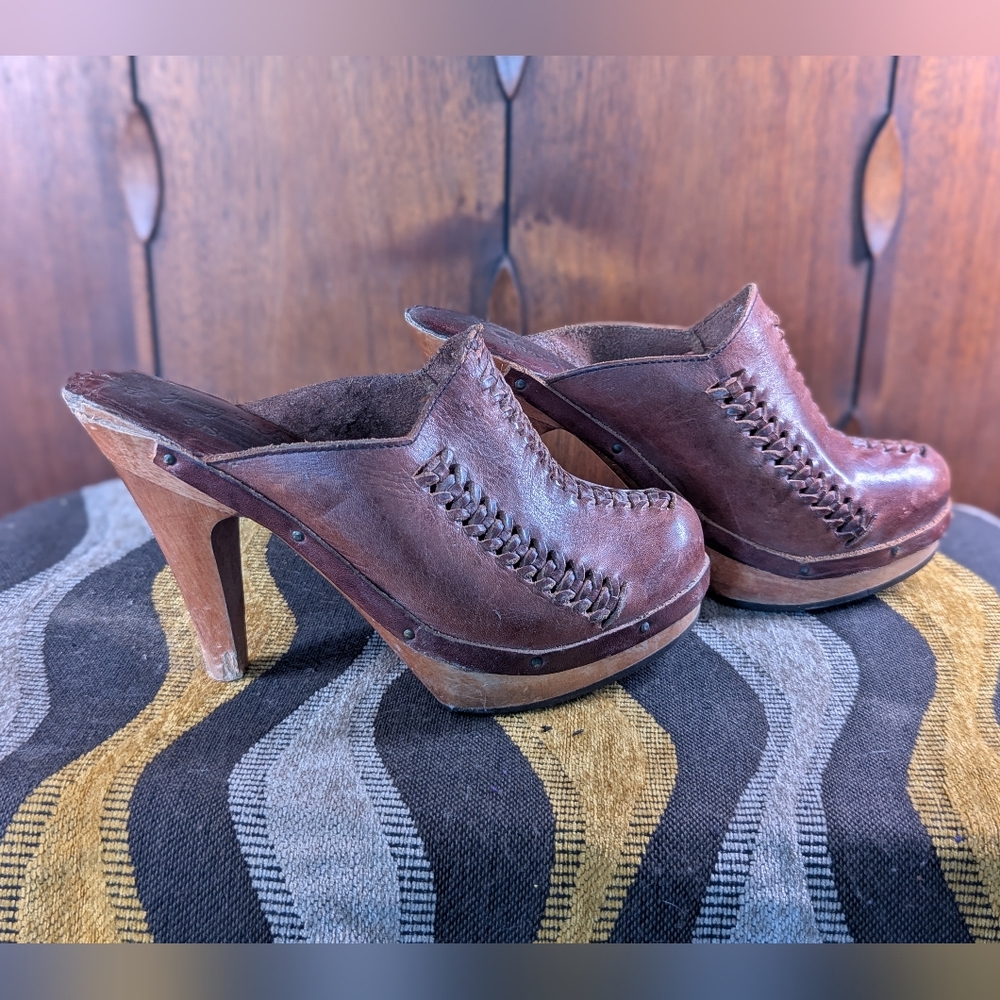 AS IS Vintage Young N Fair Women's Brown Leather Clog Heels Made In Brazil